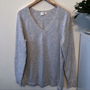 Gap - V Neck Sweater - M